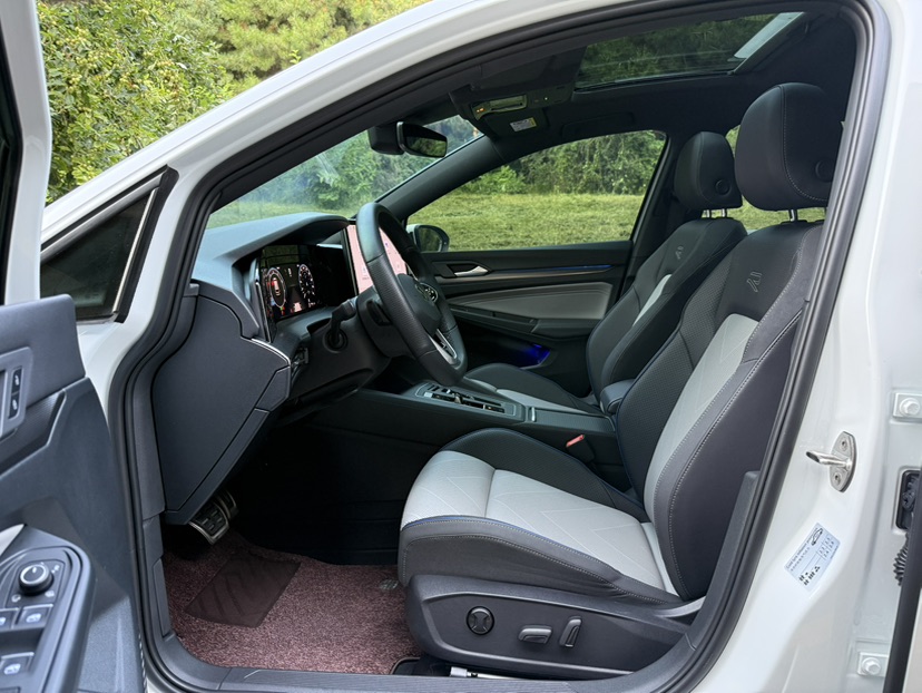 Volkswagen Golf 2025 car image #5