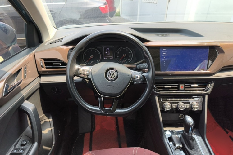 Volkswagen Tharu 2020 car image #12