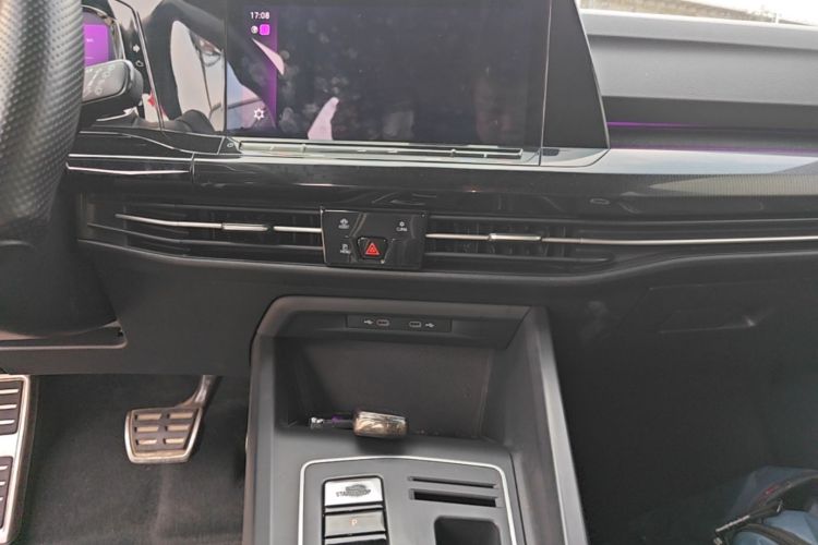 Volkswagen Golf 2021 car image #13