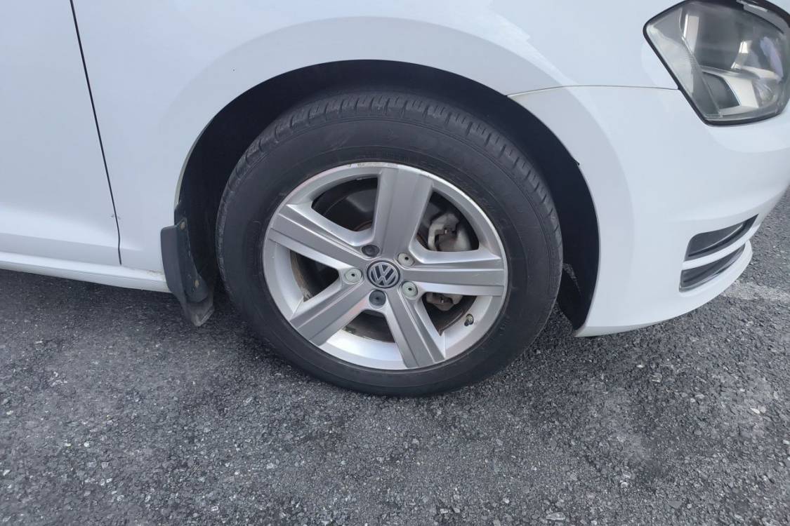 Volkswagen Golf 2014 car image #9