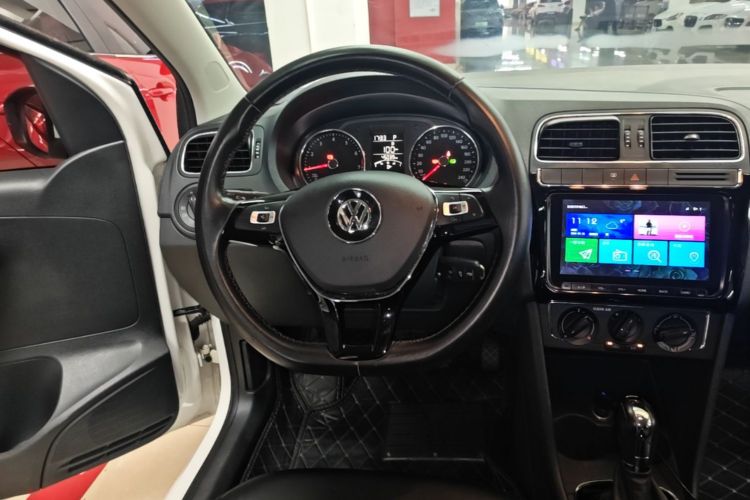 Volkswagen Polo 2016 car image #11