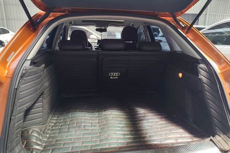Audi Q3 2015 car image #19