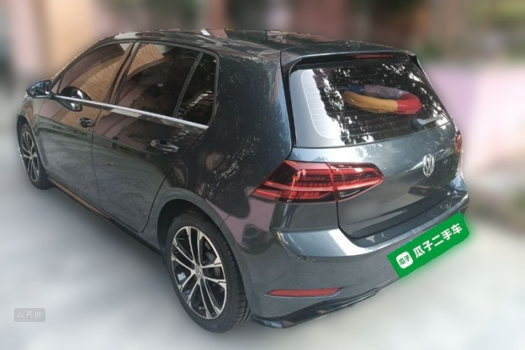 Volkswagen Golf 2018 car image #5
