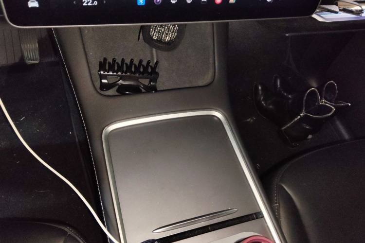 Tesla Model Y 2023 #18 Tesla Model Y 2023 car image #18