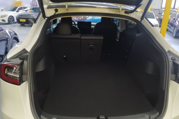 Tesla Model Y 2023 #19 Tesla Model Y 2023 car image #19