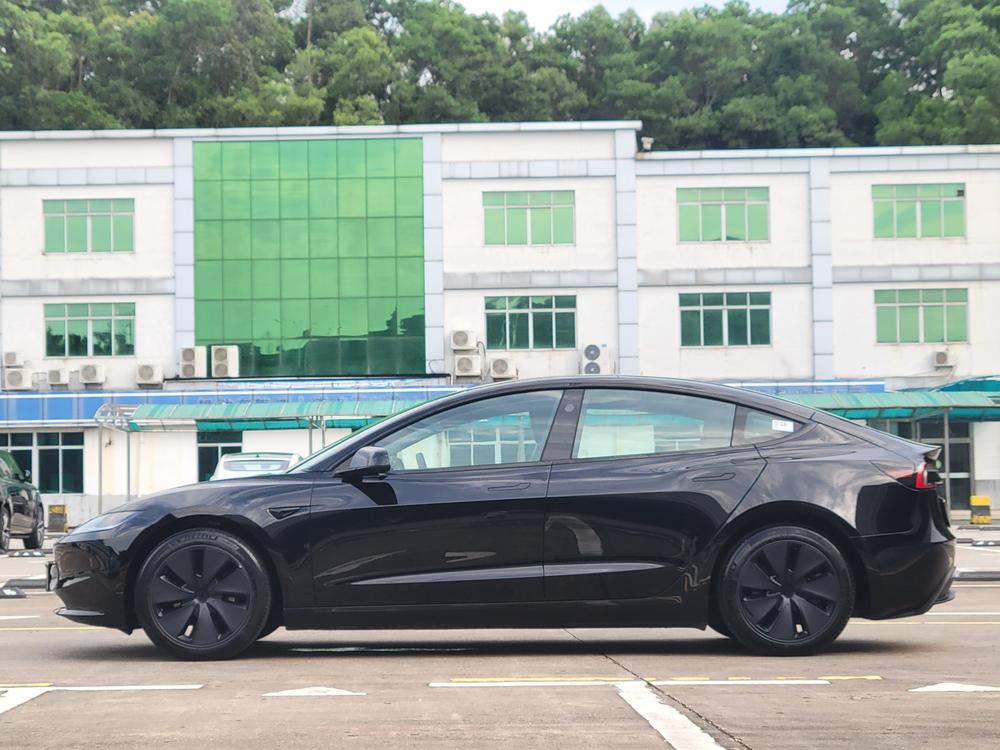 Tesla Model 3 2024 car image #4