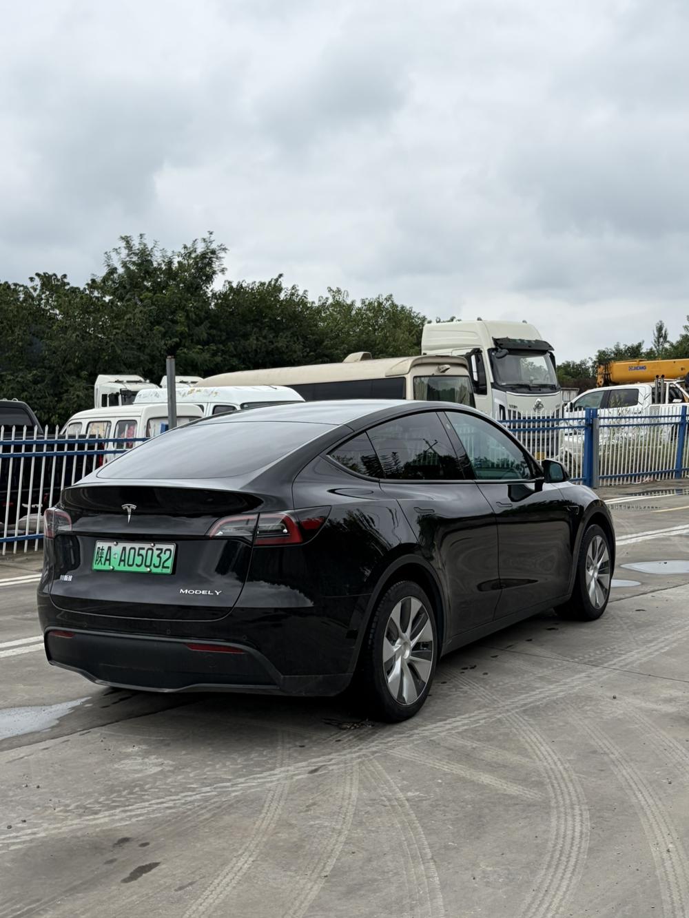 Tesla Model Y 2022 #6 Tesla Model Y 2022 car image #6
