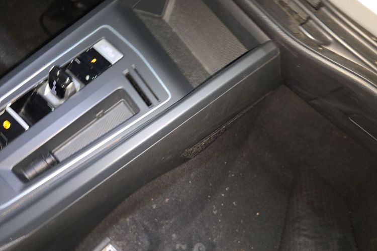 Volkswagen Golf 2023 car image #14
