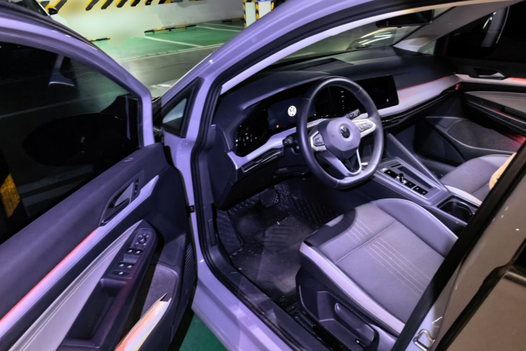 Volkswagen Golf 2024 car image #9