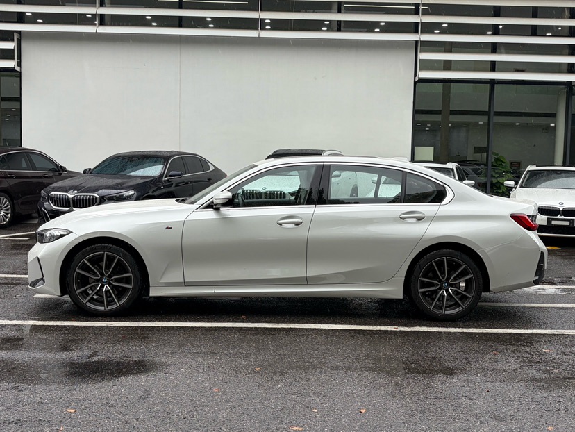 BMW 3 Series 2024 car image #3
