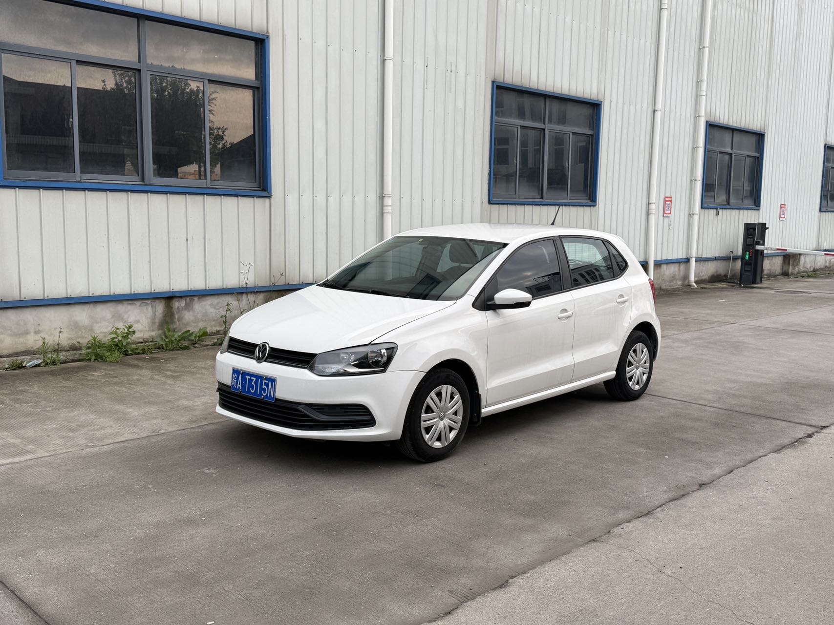 Volkswagen Polo 2017 car image 