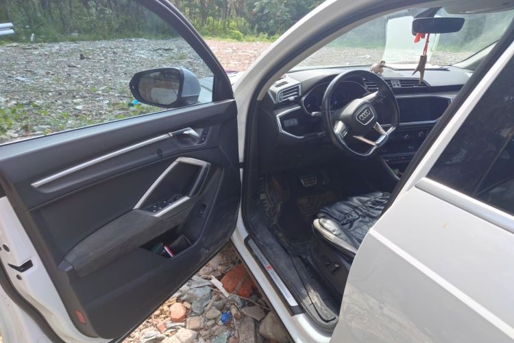 Audi Q3 2021 car image #9