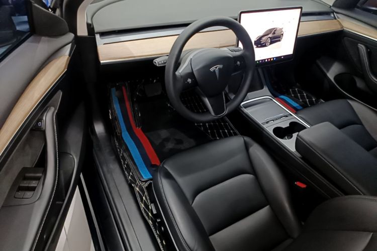 Tesla Model 3 2023 car image #12