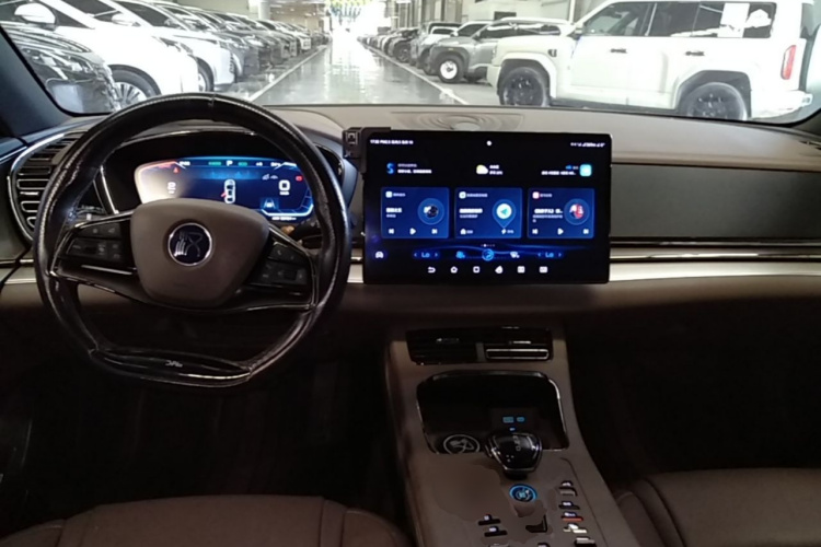 BYD Han 2023 car image #11