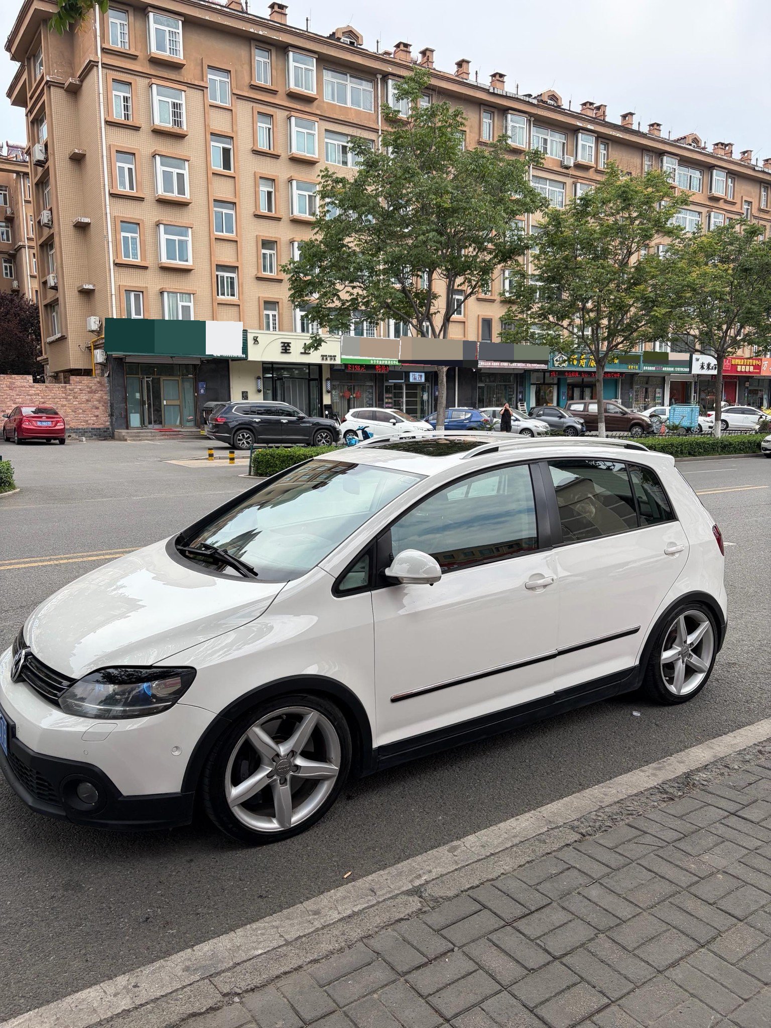 Volkswagen Golf (Imported) 2012 car image 