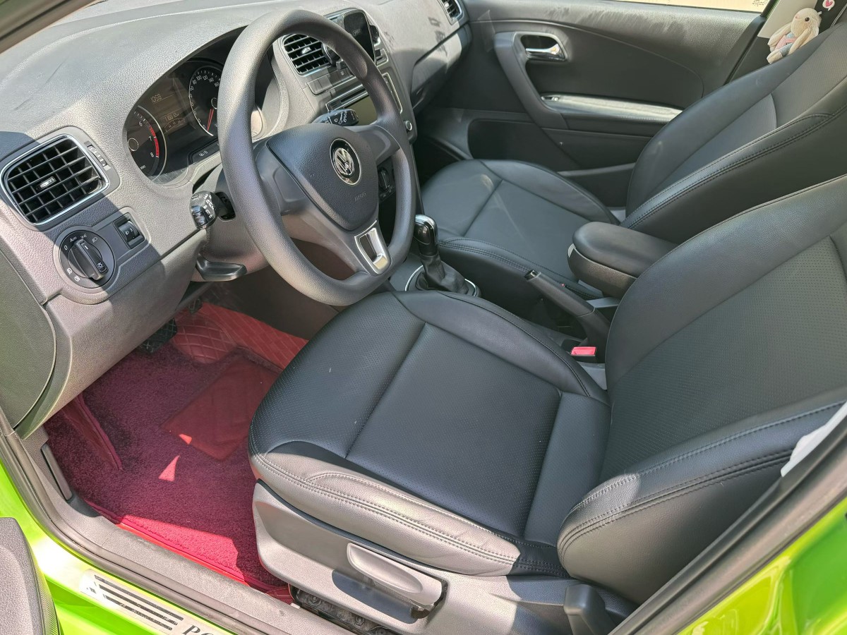Volkswagen Polo 2015 car image #4