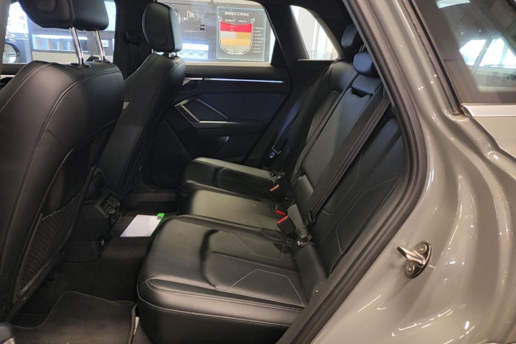 Audi Q3 2024 car image #17
