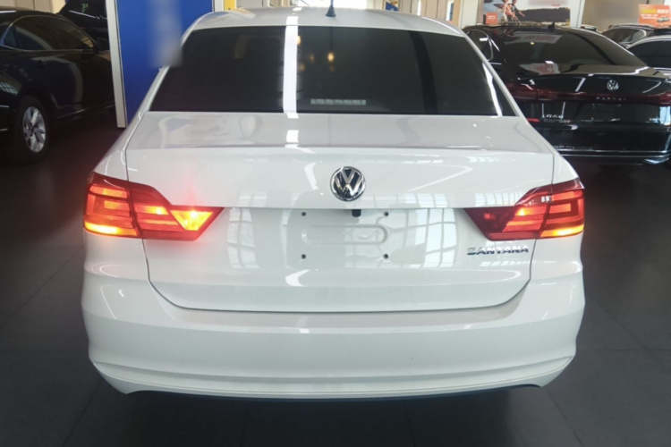Volkswagen Santana 2023 صورة سيارة #4