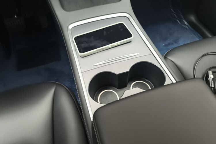 Tesla Model Y 2024 car image #14