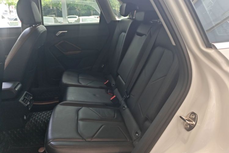 Audi Q3 2021 car image #17