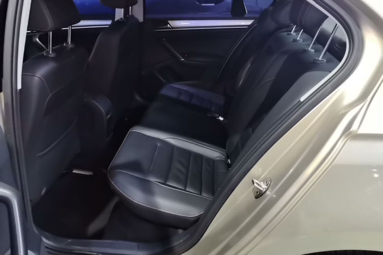 Volkswagen Bora 2017 car image #13