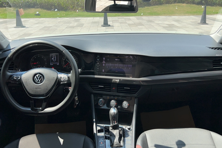 Volkswagen Bora 2022 car image #12