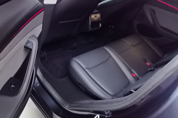 Tesla Model Y 2025 car image #17