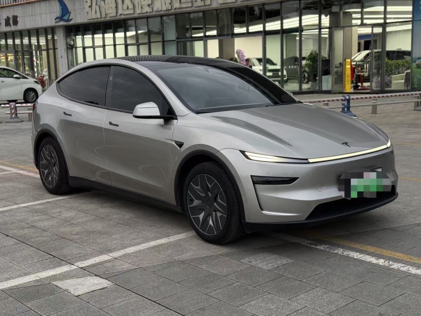 Tesla Model Y L 2026 #3 Tesla Model Y L 2026 صورة سيارة #3