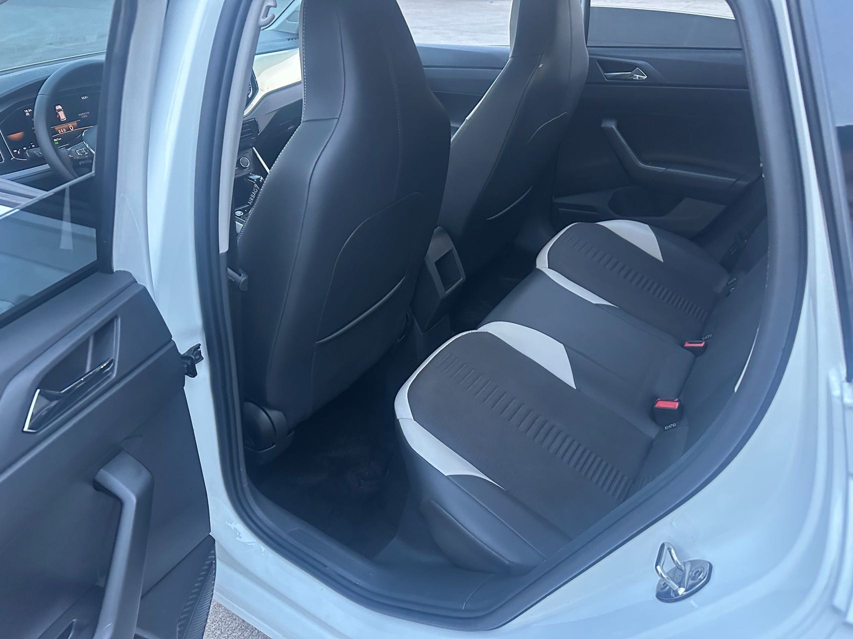 Volkswagen Polo 2023 car image #5