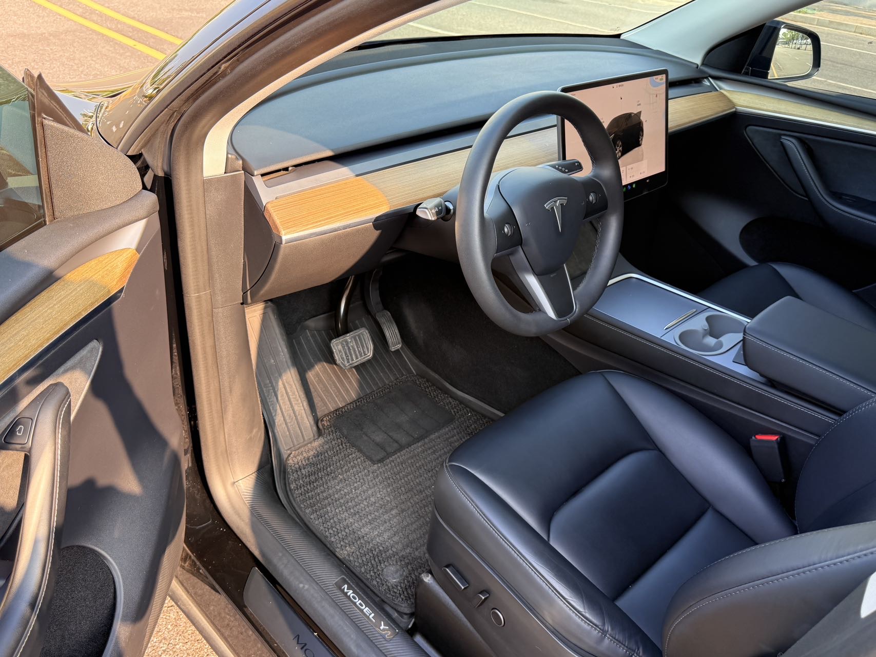 Tesla Model Y 2023 car image #4