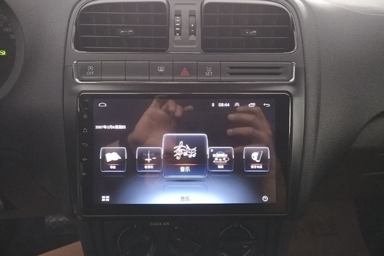 Volkswagen Polo 2019 car image #13