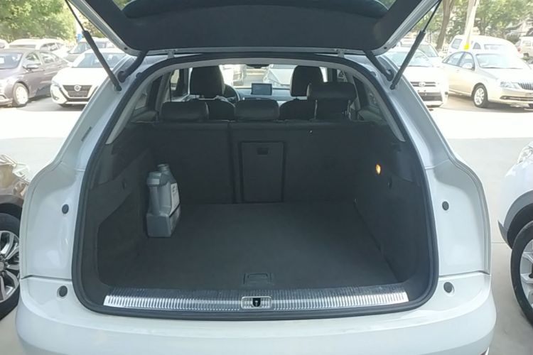 Audi Q3 2015 car image #19