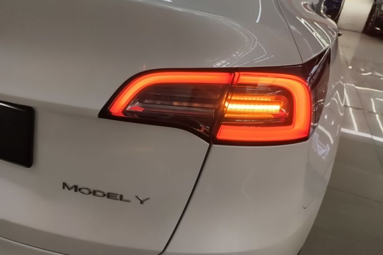 Tesla Model Y 2023 #8 Tesla Model Y 2023 car image #8