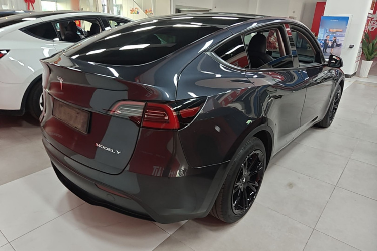 Tesla Model Y 2024 #5 Tesla Model Y 2024 car image #5