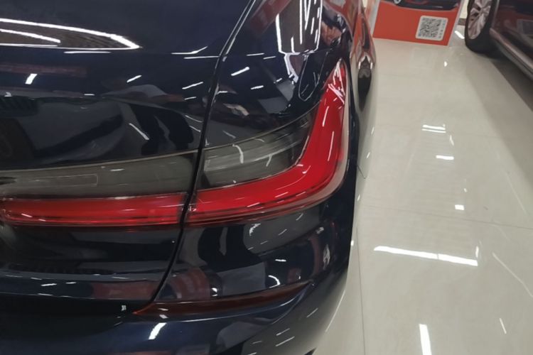BMW 3 Series 2020 car image #8