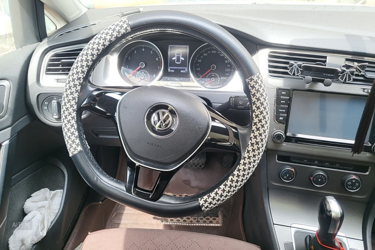 Volkswagen Golf 2016 car image #7