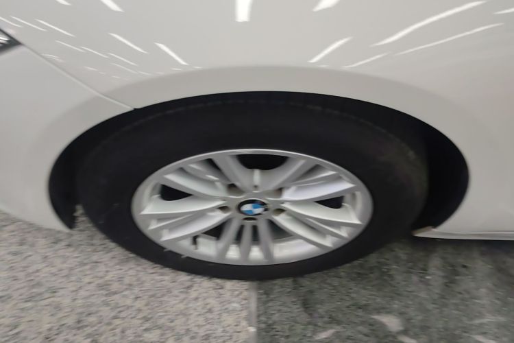 BMW 3 Series 2015 صورة سيارة #9