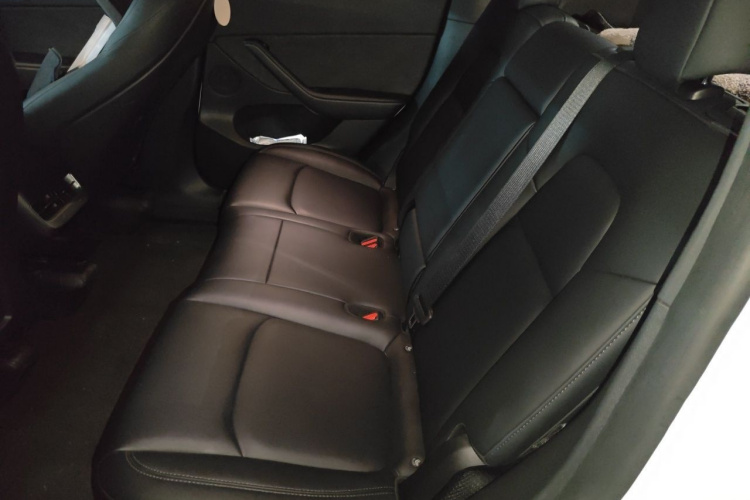 Tesla Model Y 2024 immagine di auto #14