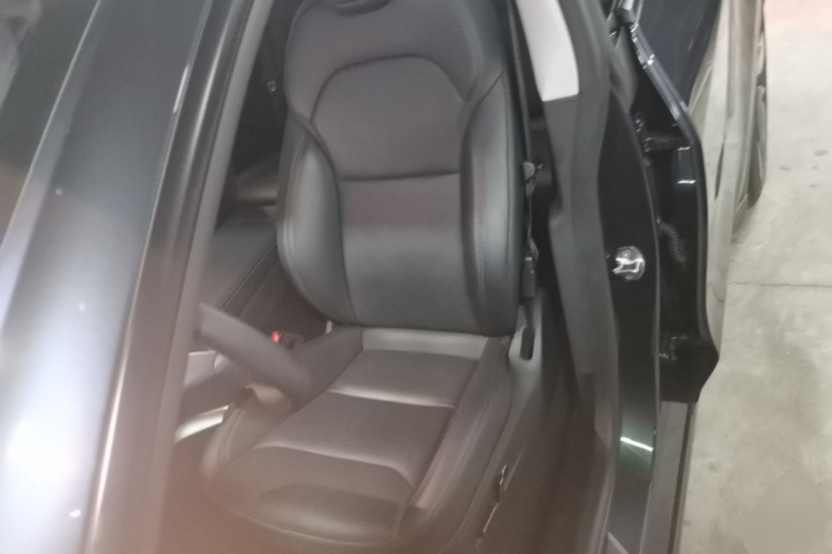 Tesla Model Y 2025 car image #15