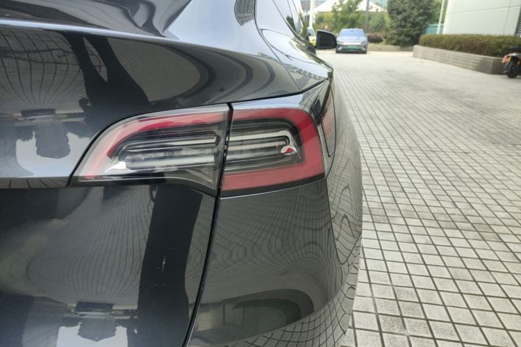 Tesla Model Y 2024 #8 Tesla Model Y 2024 car image #8