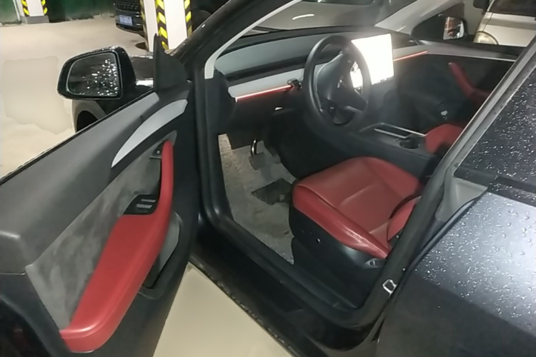 Tesla Model Y 2024 #16 Tesla Model Y 2024 car image #16