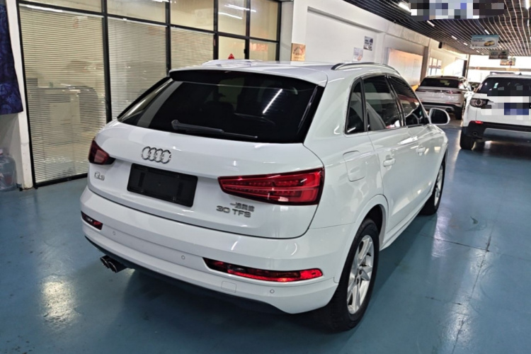 Audi Q3 2018 car image #5