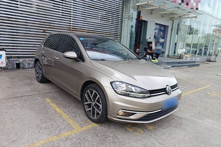 Volkswagen Golf 2018 car image #4