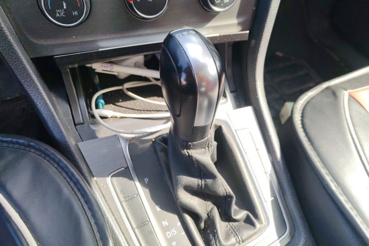 Volkswagen Golf 2015 car image #16
