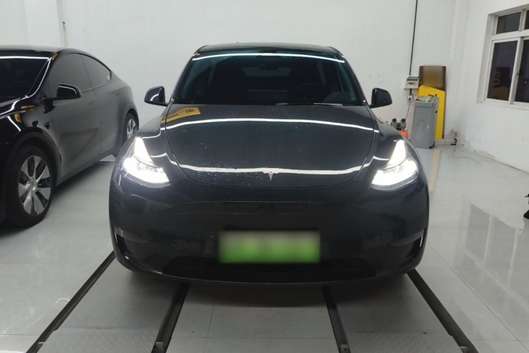 Tesla Model Y 2024 immagine di auto #3