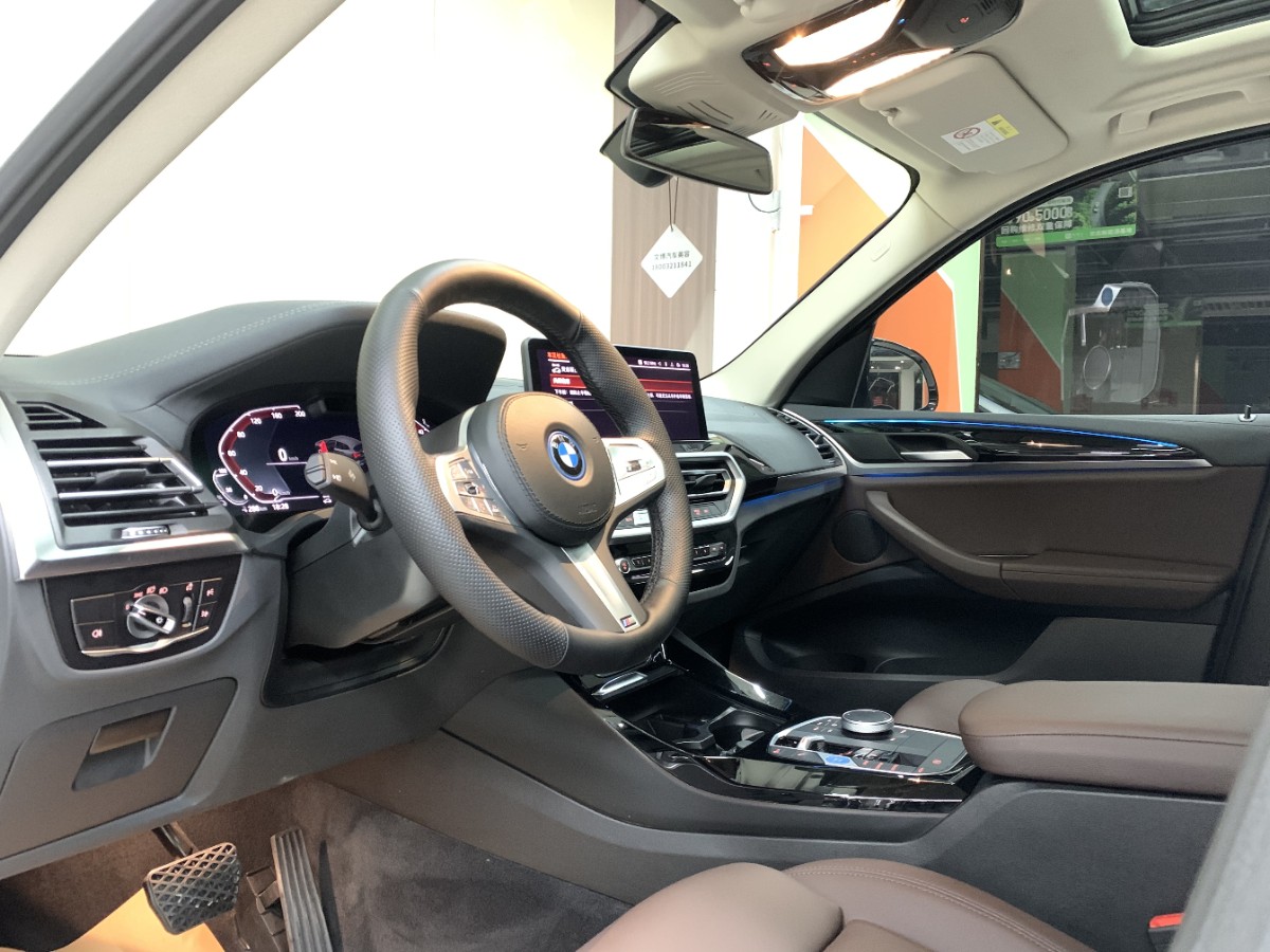 BMW iX3 2024 car image #7