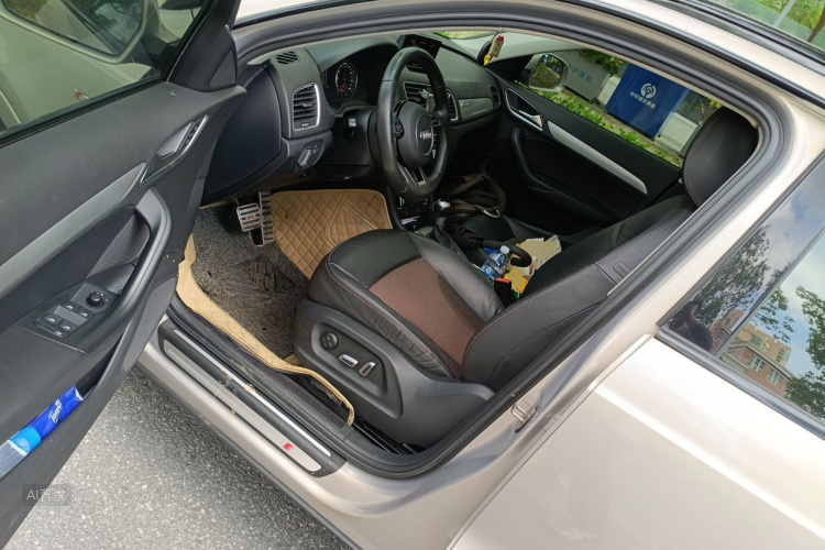 Audi Q3 2019 car image #18