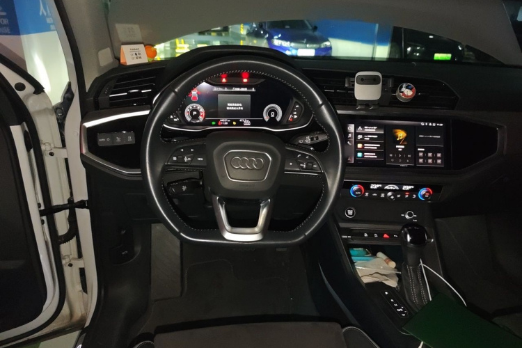 Audi Q3 2022 car image #11