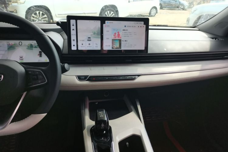 GEELY Emgrand L HiP 2022 صورة سيارة #13