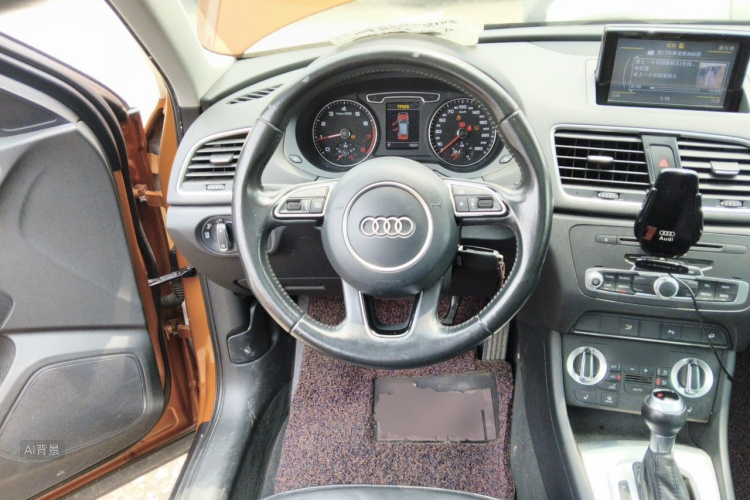 Audi Q3 2015 car image #12